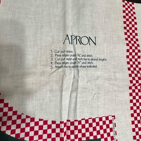 Vintage Lot Cut and Sew Festive Crafts - Wreath, Santa’s Stockings and Apron - Picture 9 of 14